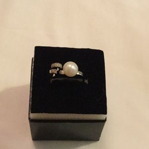 Sterling silver pearl ring